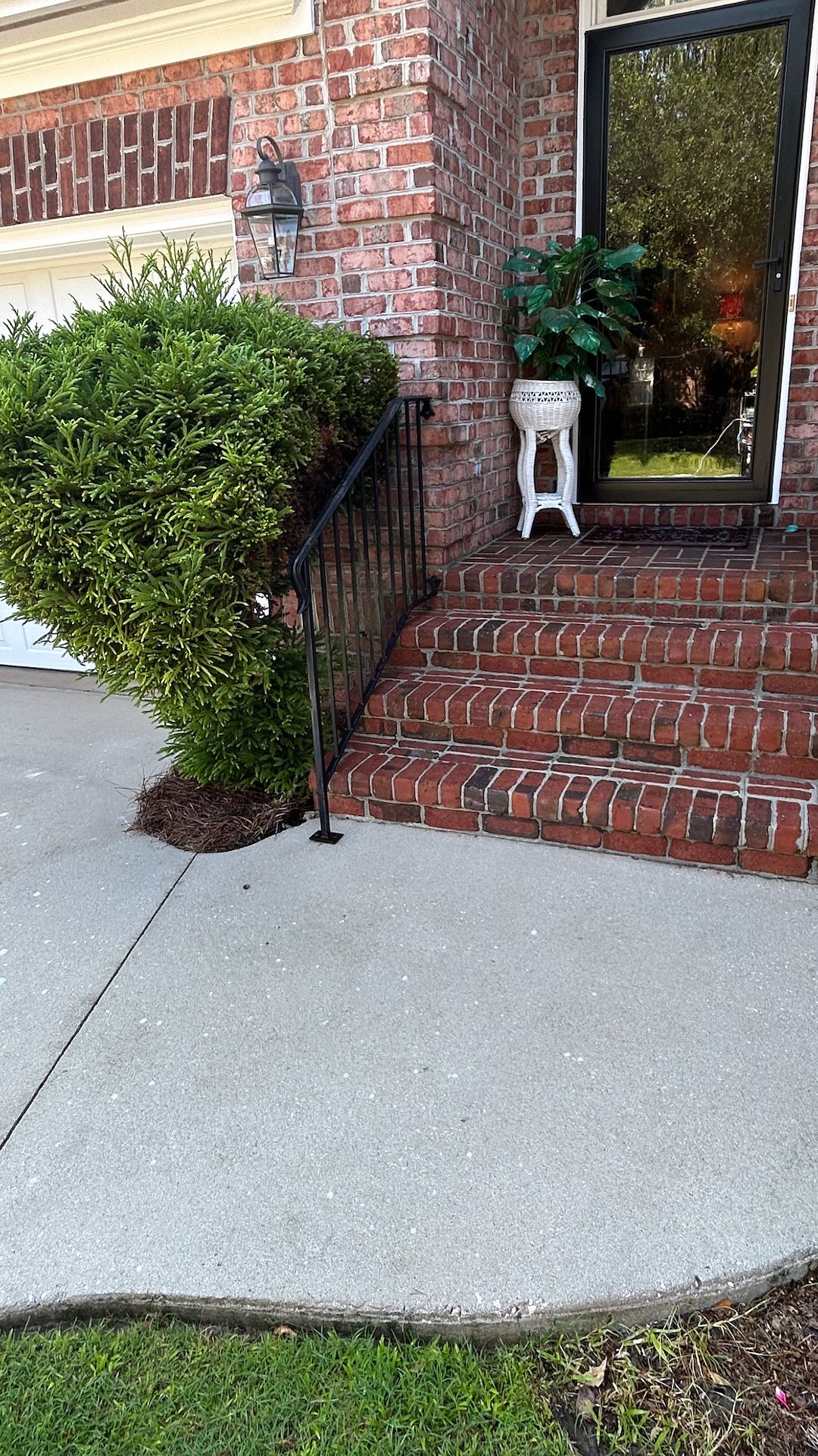 Quick Driveway Cleaning to Get the HOA off Client's Back!